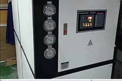 某儀表廠(chǎng)用20匹水冷式工業(yè)冷水機(jī)組